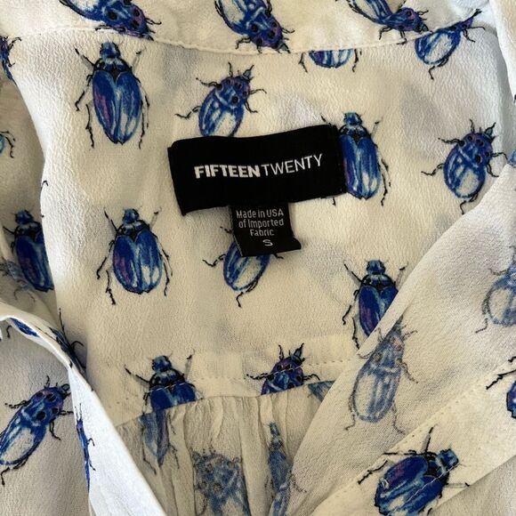 White & blue bugs design top size Small NWOT - Picture 7 of 7